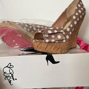 Paris Hilton wedge heels!